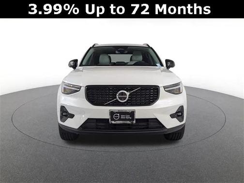 2024 Volvo XC40 B5 Ultimate Dark Theme
