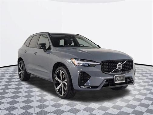 2023 Volvo XC60 B5 Ultimate Dark Theme