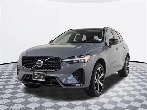 2023 Volvo XC60 B5 Ultimate Dark Theme