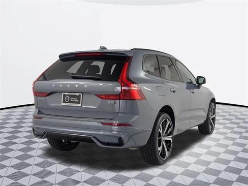 2023 Volvo XC60 B5 Ultimate Dark Theme