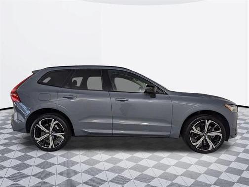 2023 Volvo XC60 B5 Ultimate Dark Theme