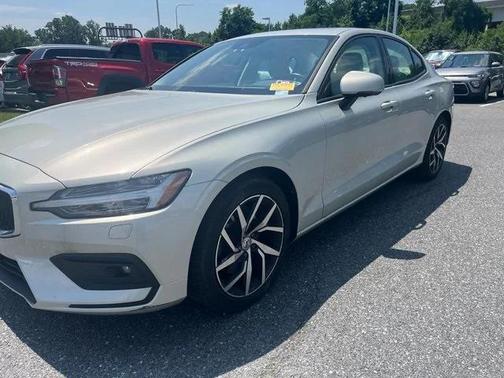 2020 Volvo S60 T5 Momentum