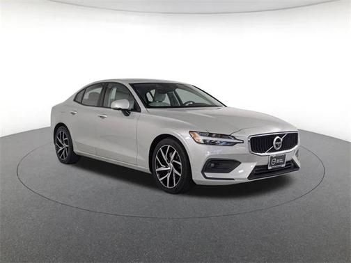 2020 Volvo S60 T5 Momentum