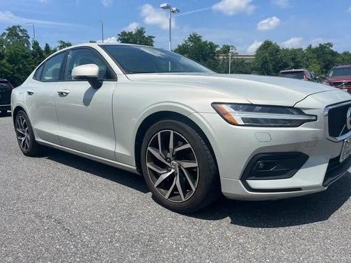 2020 Volvo S60 T5 Momentum