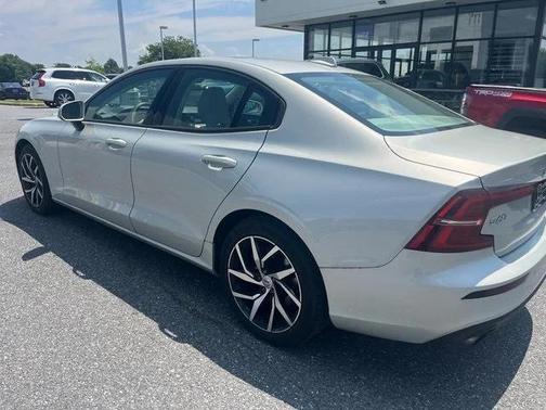 2020 Volvo S60 T5 Momentum