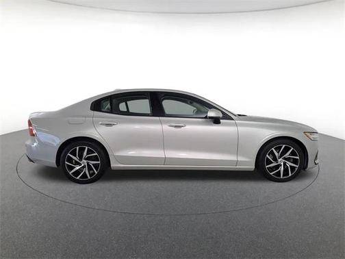 2020 Volvo S60 T5 Momentum