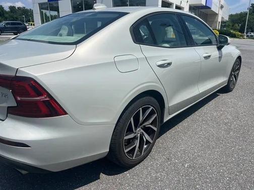 2020 Volvo S60 T5 Momentum