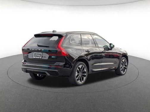 2026 Volvo XC60 B5 Plus