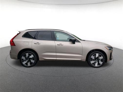 2025 Volvo XC60 Plug-In Hybrid T8 Plus
