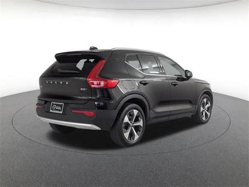 2023 Volvo XC40 B5 Plus Bright Theme