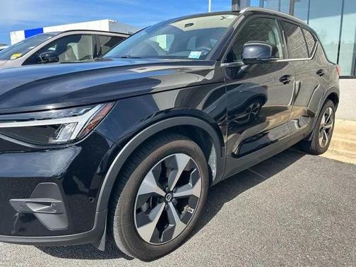 2023 Volvo XC40 B5 Plus Bright Theme