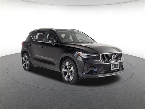 2023 Volvo XC40 B5 Plus Bright Theme