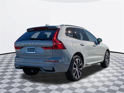 2025 Volvo XC60 B5 Plus