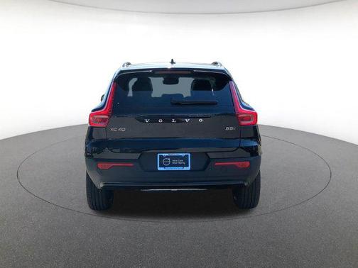Onyx Black 2026 Volvo XC40 Ultra, B5 AWD Gas (mild hybrid), Dark