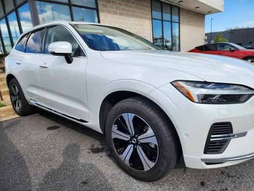 2023 Volvo XC60 Recharge Plug-In Hybrid T8 Plus Bright Theme