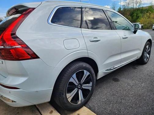 2023 Volvo XC60 Recharge Plug-In Hybrid T8 Plus Bright Theme