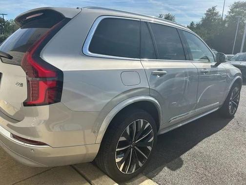 2025 Volvo XC90 B6 Plus 7-Seater