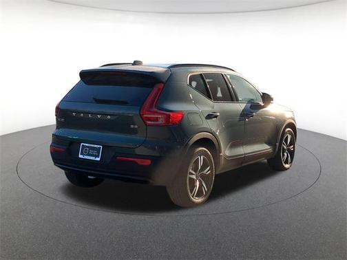 2026 Volvo XC40 Core, B5 AWD Gas (mild hybrid), Dark