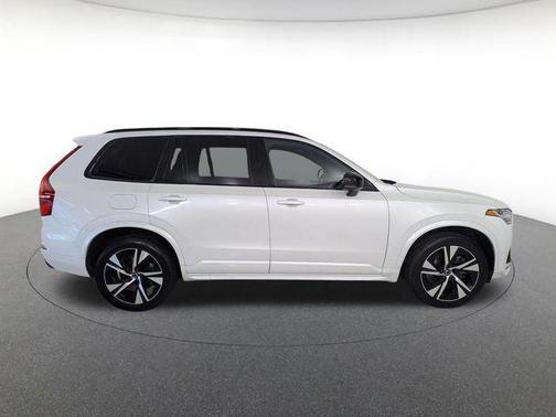 Crystal White Metallic 2021 Volvo XC90 Recharge Plug-In Hybrid T8 R-Design 7 Passenger