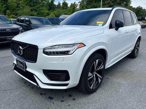 Crystal White Metallic 2021 Volvo XC90 Recharge Plug-In Hybrid T8 R-Design 7 Passenger