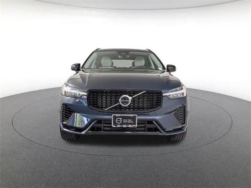 2024 Volvo XC60 Recharge Plug-In Hybrid T8 Plus Dark Theme