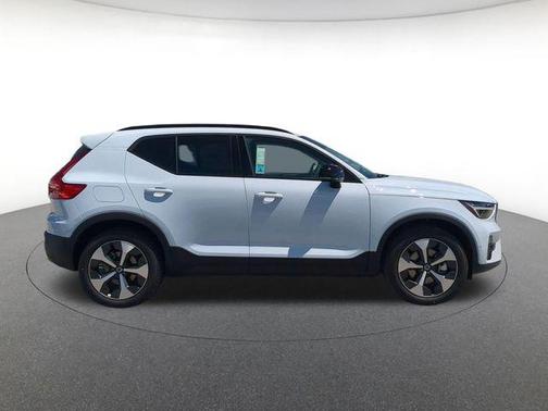 Cloud 2026 Volvo XC40 Plus, B5 AWD Gas (mild hybrid), Dark