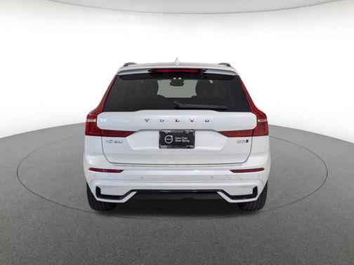 Crystal White Metallic 2024 Volvo XC60 B5 Ultimate Dark Theme