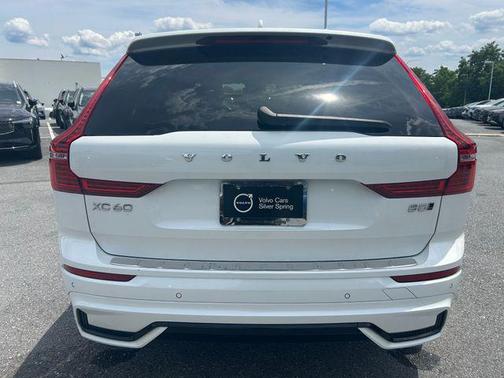 Crystal White Metallic 2024 Volvo XC60 B5 Ultimate Dark Theme