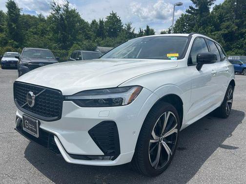 Crystal White Metallic 2024 Volvo XC60 B5 Ultimate Dark Theme