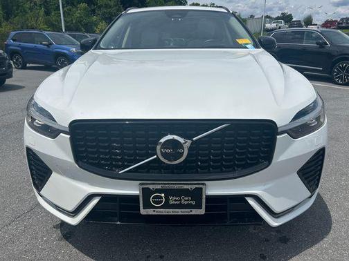 Crystal White Metallic 2024 Volvo XC60 B5 Ultimate Dark Theme