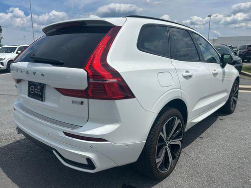 Crystal White Metallic 2024 Volvo XC60 B5 Ultimate Dark Theme