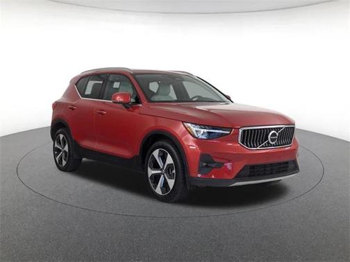 2023 Volvo XC40 B5 Plus Bright Theme