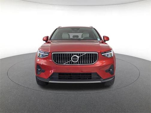 2023 Volvo XC40 B5 Plus Bright Theme