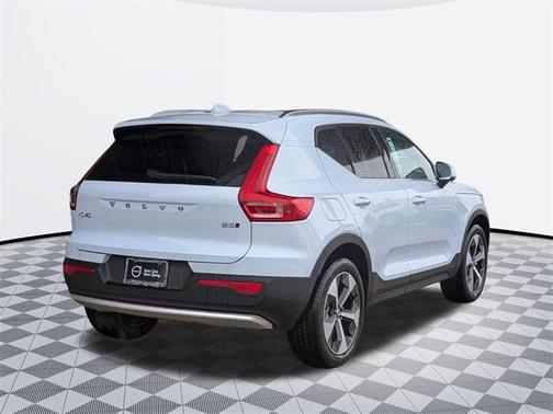 2025 Volvo XC40 B5 Plus Bright Theme