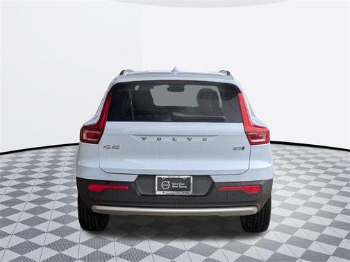 2025 Volvo XC40 B5 Plus Bright Theme