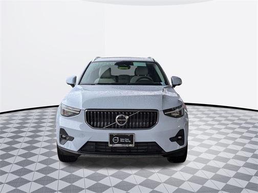 2025 Volvo XC40 B5 Plus Bright Theme