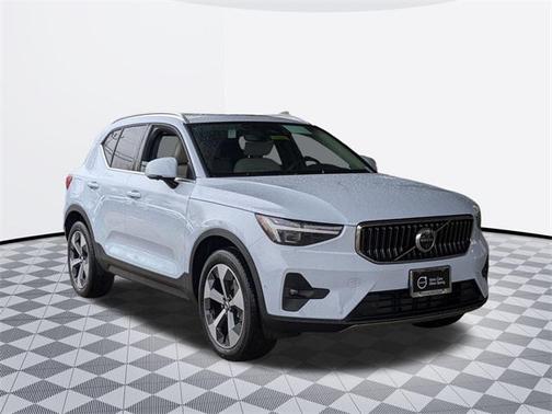 2025 Volvo XC40 B5 Plus Bright Theme