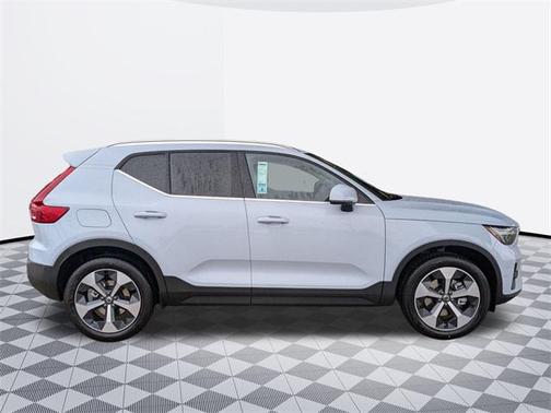 2025 Volvo XC40 B5 Plus Bright Theme