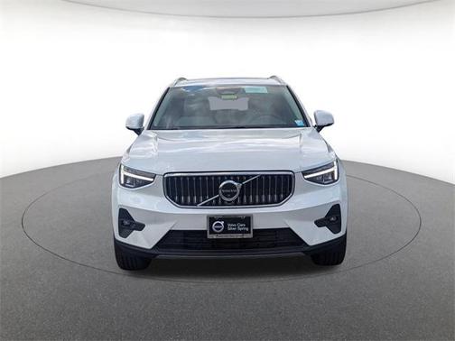 2025 Volvo XC40 B5 Plus Bright Theme