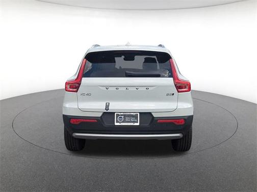 2025 Volvo XC40 B5 Plus Bright Theme