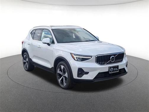2025 Volvo XC40 B5 Plus Bright Theme