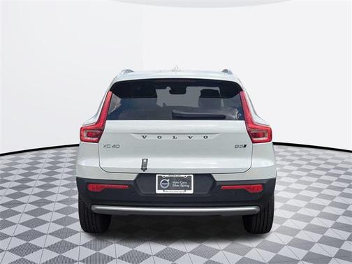 2025 Volvo XC40 B5 Plus Bright Theme