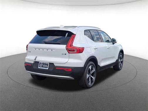2025 Volvo XC40 B5 Plus Bright Theme