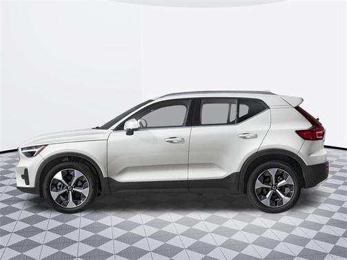 2025 Volvo XC40 B5 Core Bright Theme