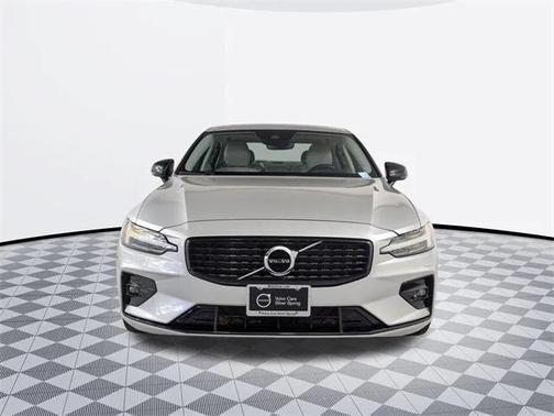 2022 Volvo S60 T5 Momentum