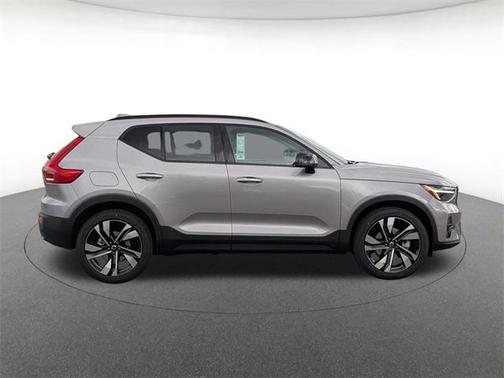 2026 Volvo XC40 B5 Ultra