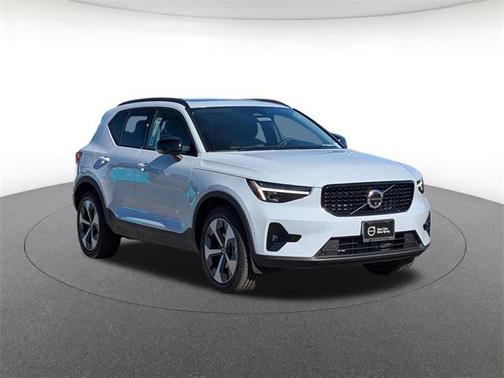 2026 Volvo XC40 B5 Plus
