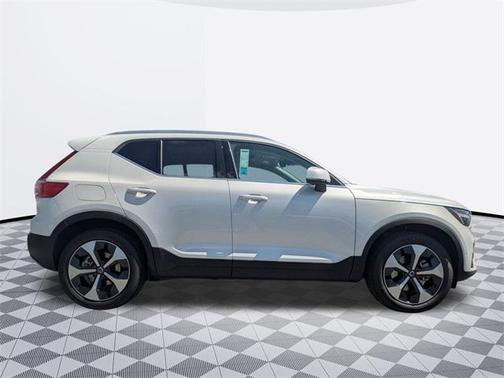 2025 Volvo XC40 B5 Plus Bright Theme