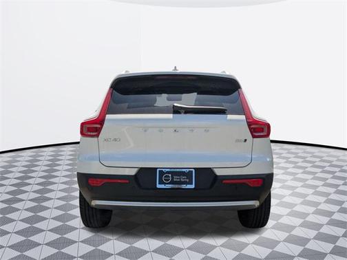 2025 Volvo XC40 B5 Plus Bright Theme
