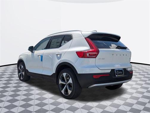 2025 Volvo XC40 B5 Plus Bright Theme